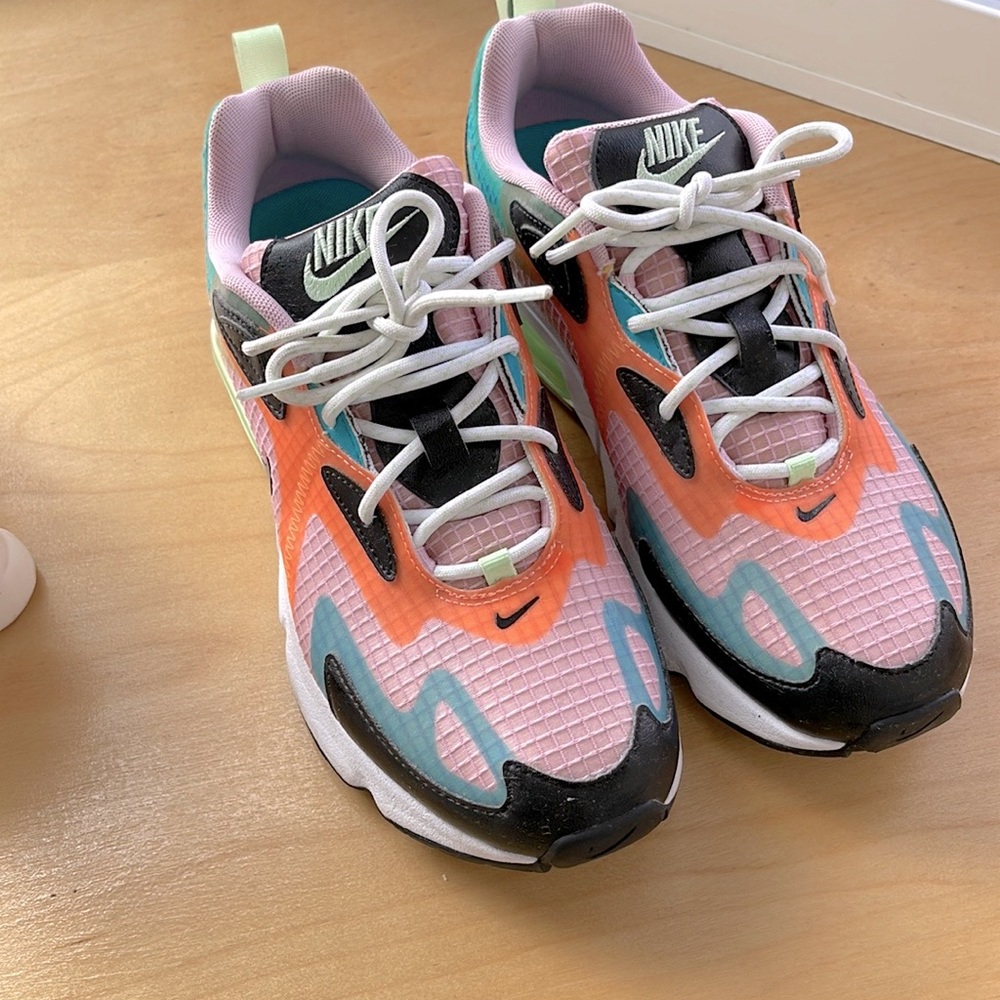 Nike 8.5 multi color sneaker on sale.